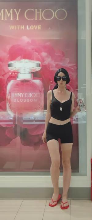 Sarah Hunt - Gallery Image 14