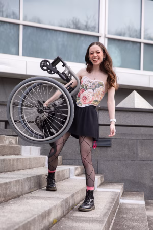 Lily Snow - Gallery Image 1